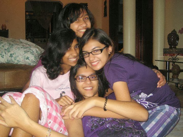 South Indian Actress Nazriya Nazim (Right) Childhood Pic with Friends | South Indian Actress Nazriya Nazim Childhood Photos | Real-Life Photos