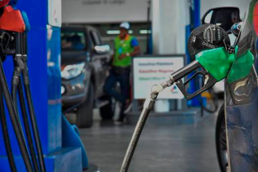 Gobierno congela por cuarta semana consecutiva precios del GLP, gasolina regular y gasoil regular. Gasolina premium y el gasoil óptimo aumentarán RD$3.50 por galón