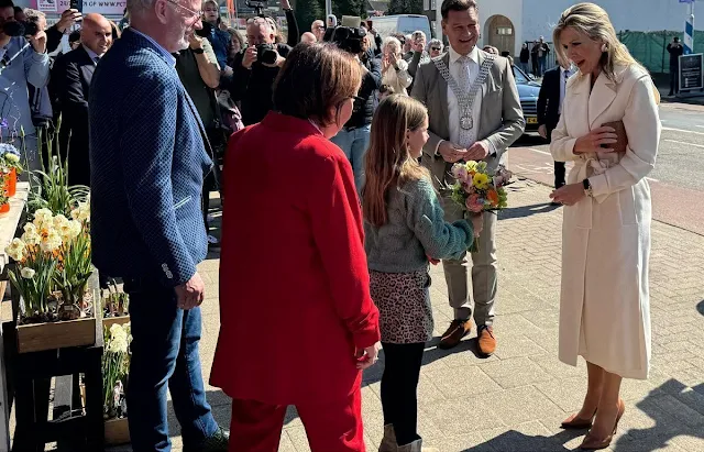 Queen Maxima wore a handmade melange wool coat and shirt collar long dress by Massimo Dutti