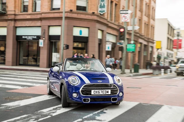 MINI apresenta novos Cabrio e Hatch em Pequim