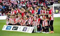 ATHLETIC CLUB DE BILBAO - Bilbao, Vizcaya, España - Temporada 2015-16 - Lekue, San José, Beñat, Bóveda, Iñaki Williams, Aduriz, Susaeta, Gorka Iraizoz, Raúl García, Gurpegui y Balenziaga - ATHLETIC CLUB DE BILBAO 3 (Aduriz 2, Raúl García) SEVILLA F. C. 1 (Juan Muñoz) - 14/05/2016 - Liga de 1ª División, jornada 38 - Bilbao, estadio de San Mamés - El Athletic es 5º en la Liga, con Ernesto Valverde entrenador