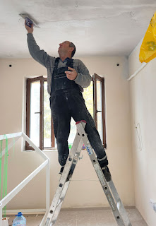 Bekir gets another coat on the ceiling