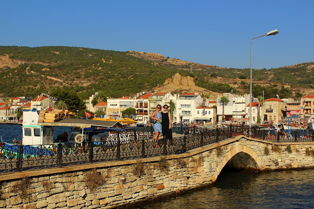 Foça, Eski Foça, Hafız Süleyman Mescidi, Küçük Deniz, Büyük Deniz, Beşkapılar Kalesi, Fok, Kybele, Talaşa, karataş, taş ev, Foça Evleri, Kozbeyli Köyü, Dibek Kahvesi