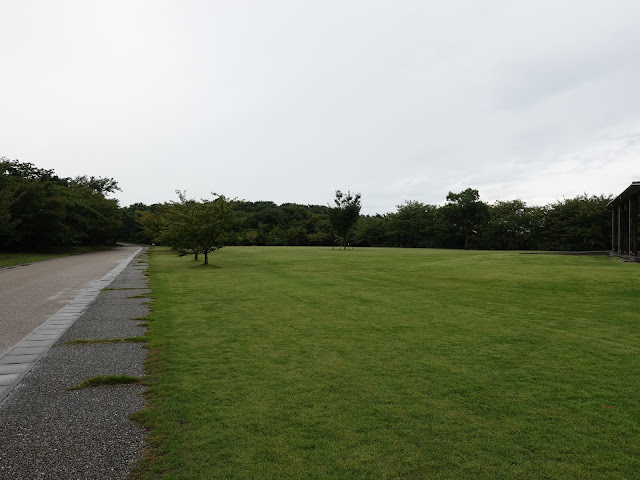 弥生の館むきばんだの芝生け広場