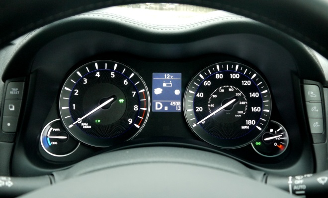 Infiniti M35h instruments