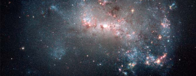 ngc-4449-galaksi-starburst-yang-berkobar-dengan-kembang-api-bintang-informasi-astronomi