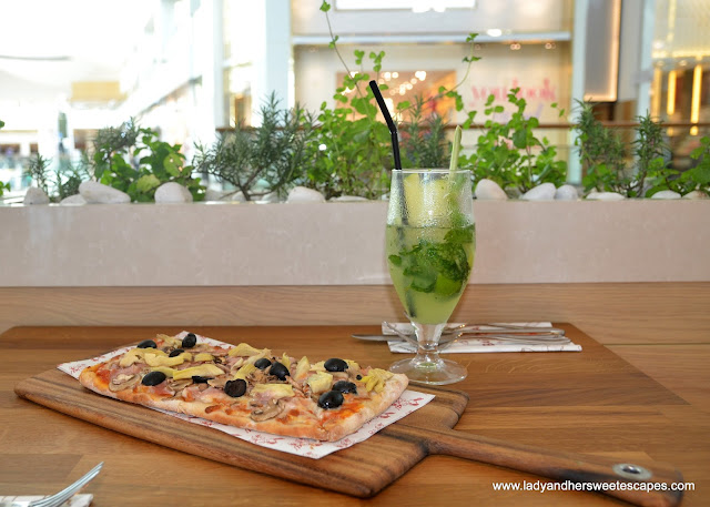 pizza in Barilla restaurant Dubai