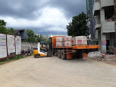 Sewa Forklift 3 Ton di Apertemen Cinere - Sawangan