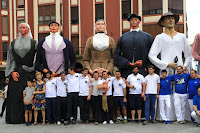 Gigantes y cabezudos en las fiestas de Barakaldo