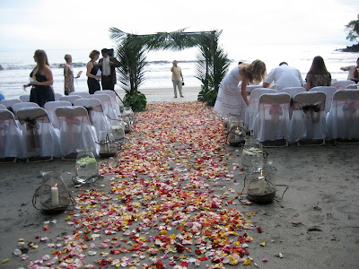 Beach weddings have a fairly wide range of decor possibilities for your 