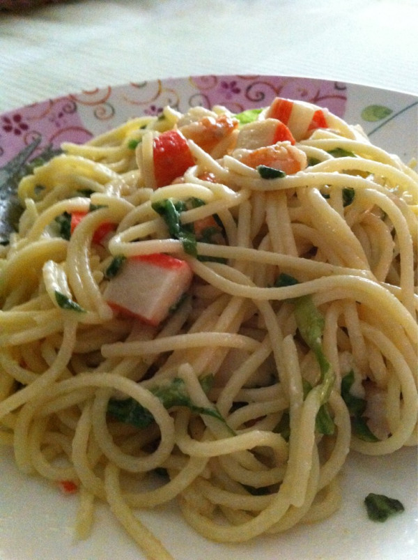 Resepi Untuk Sayang: Creamy garlic + cili api spaghetti.