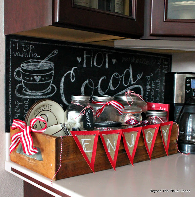 hot cocoa station, thrift store finds, mason jars, chalkboard sign, chocolate,https://goo.gl/U8dcWx 