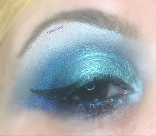 EYE_makeup_blue_powdery