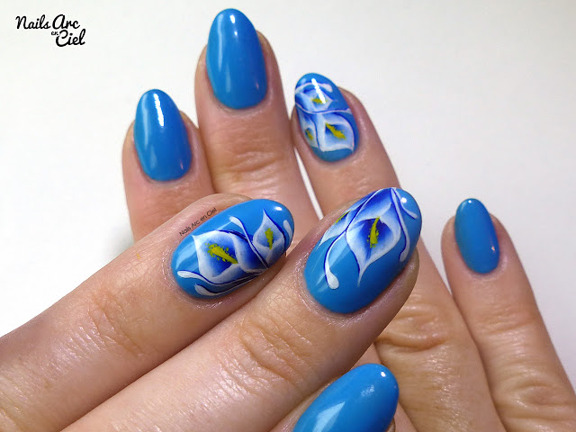 Nail Art - Fleurs Arums bleus en One Stroke