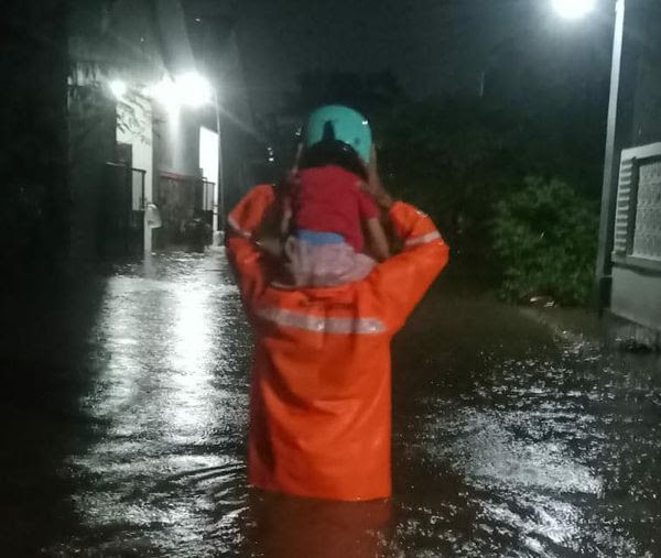 Banjir Lahar Dingin Gunung Semeru Sebabkan Evakuasi Mandiri Warga Kabupaten Lumajang