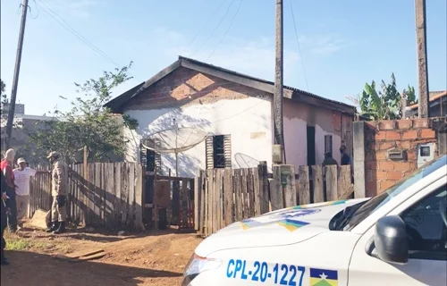 Menino de 3 anos morre carbonizado em casa; pai diz que filho incendiou sofá com isqueiro em Rondônia