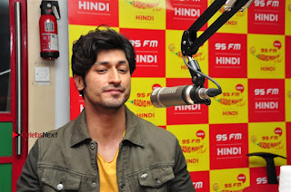 Vidyut Jamwal Adah Sharma Commando 2 Movie Team at Radio Mirchi 95  0032.jpg