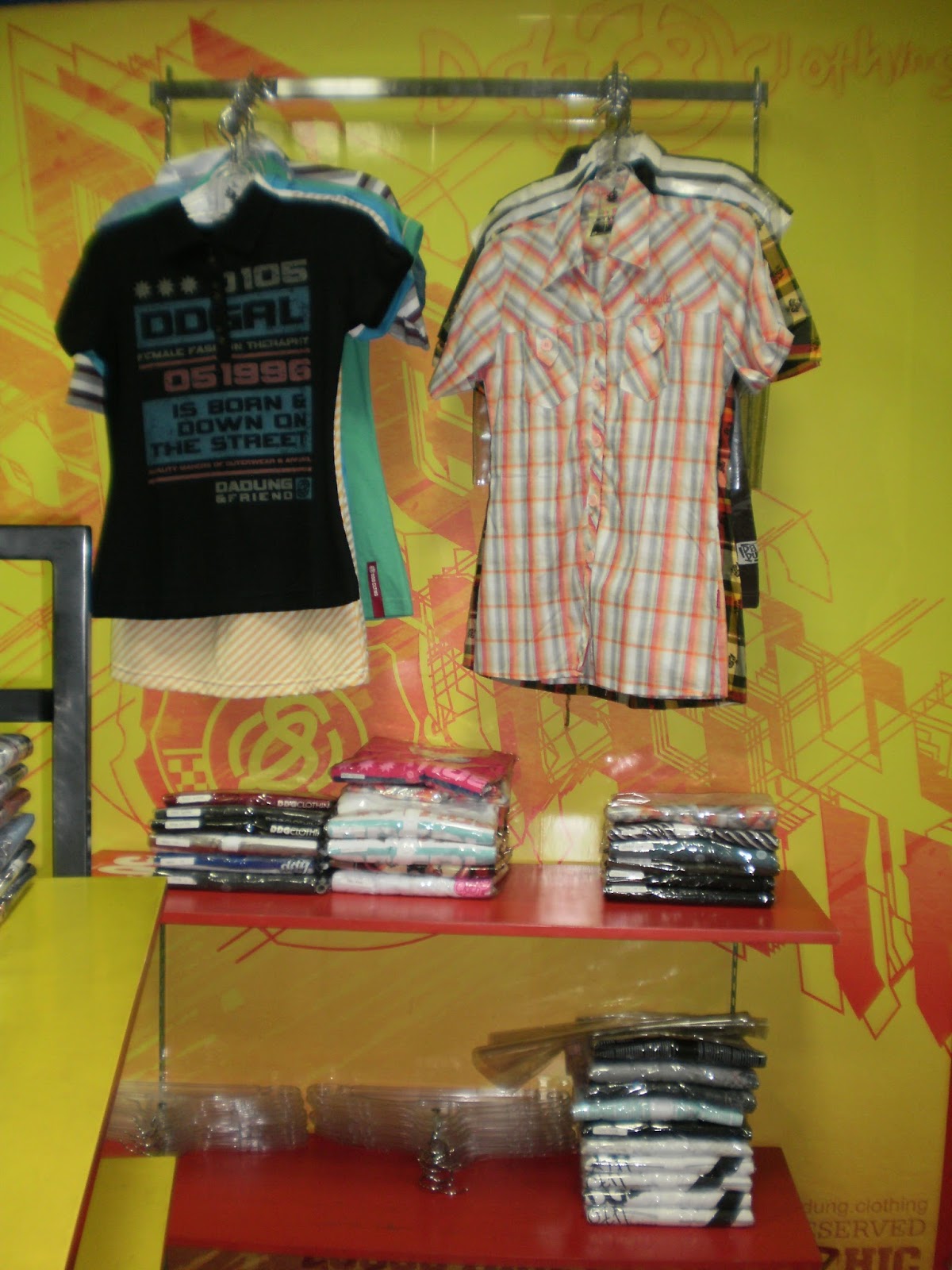 Peralatan Display Toko Baju  Populer