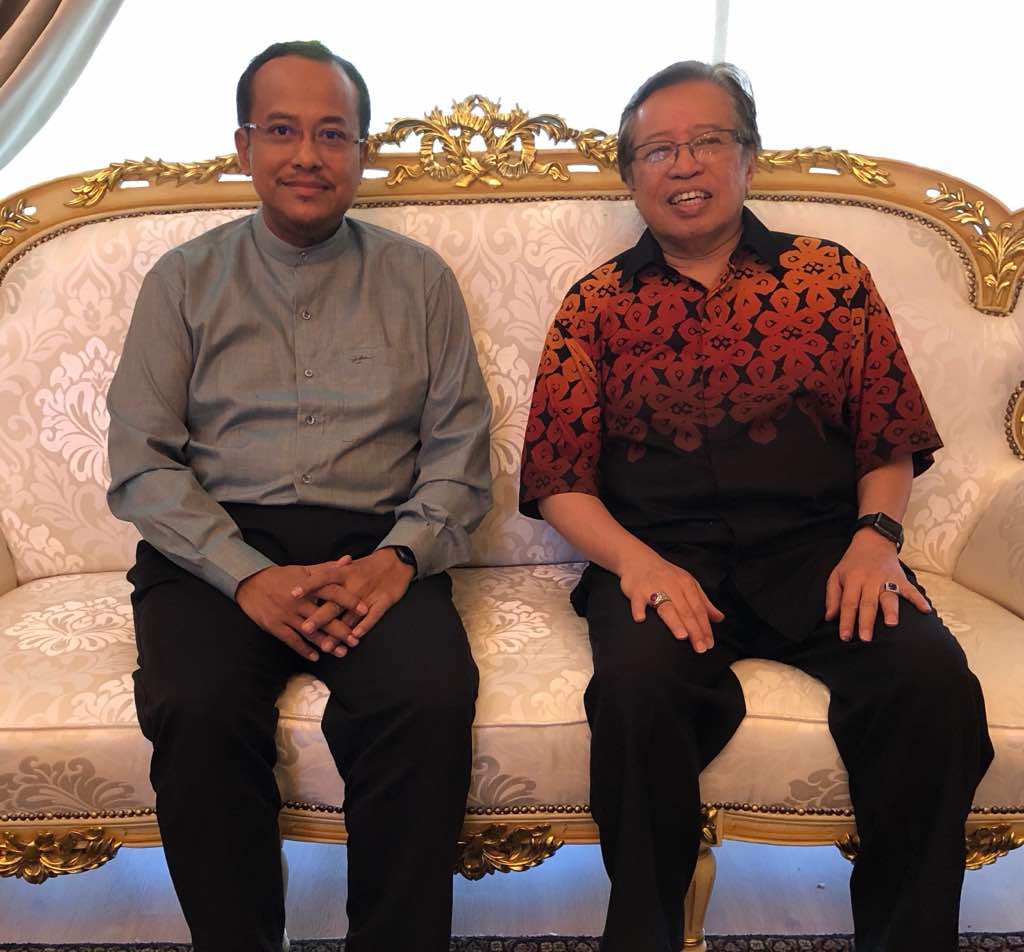 MB Adakan Pertemuan Dengan Ketua Menteri Sarawak Berkait ...