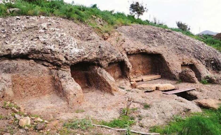 Hellenistic tombs to be buried under road