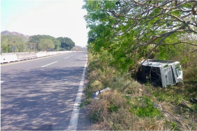 Volcadura de autobús de pasajeros deja tres heridos en Actopan, Veracruz
