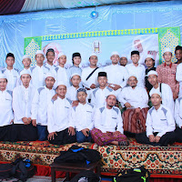 Foto Bersama Group Hadroh Nurul A'rof Wonosobo dan Ustadz Khoirul Muna
