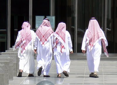 Les Laurent d'Arabie: La tenue saoudienne (messieurs)