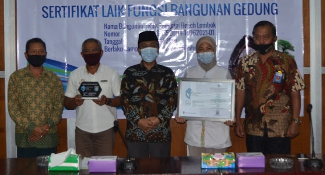 H. Fauzan Khalid Serahkan SLF Secara Simbolis Kepada Hotel Kila, Made : Perumahan Subsidi atau Komersil Belum Punya SLF