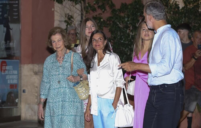 Crown Princess Leonor wore a lavender pink midi dress by Sfera. Infanta Sofia wore a v-neck short dress by Indi&cold