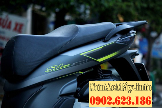 Sơn xe Honda SH màu xám Lamborghini chỉ vàng độc đáo