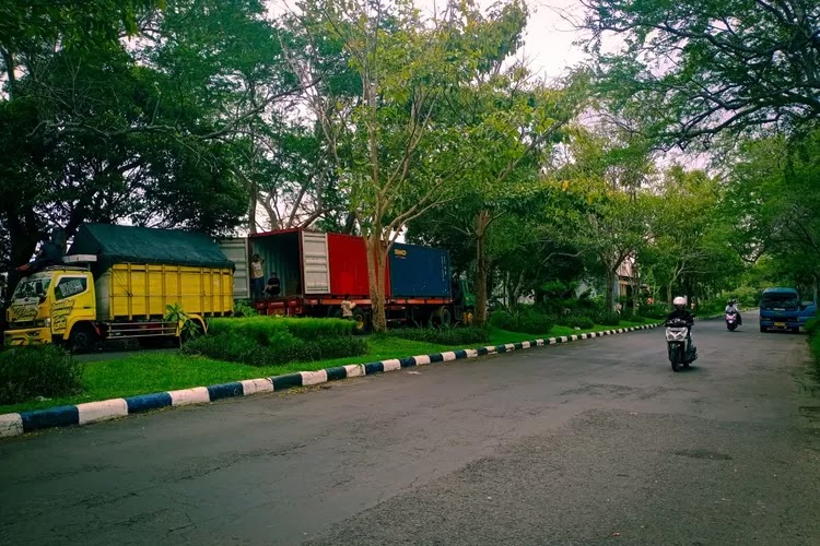 Embong Kembar Lumajang: Dari Tempat Parkir Truk Kini Jadi Pusat Kuliner Tematik