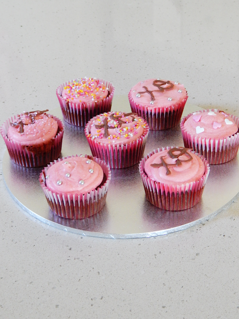 Valentine's Day Themed Cupcakes | empoweredinternetwomen