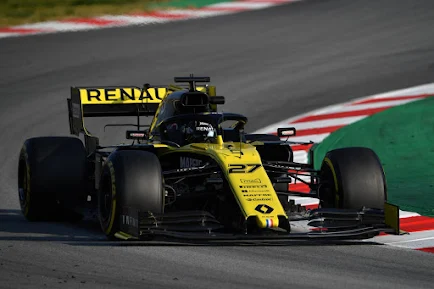 Nico Hulkenberg con la Renault nei test di Barcellona 2019