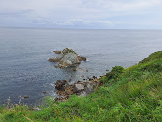 Acantilados de El Aila, Laredo, Cantabria, cerca del yacimiento