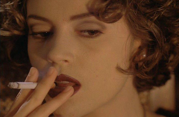 Celebrity Alyssa Milano Smoking Winston Silver Cigarette