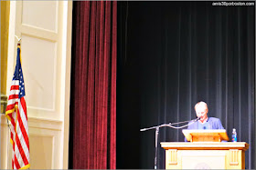 Dan Brown en el Instituto de Brookline, Massachusetts