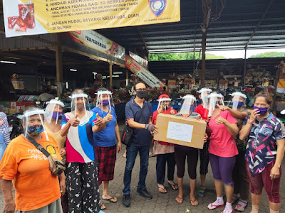 Pedagang Pasar Pasah Pemecutan  Terima Bantuan Face Shield, Dari K3S Denpasar