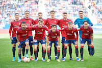 CLUB ATLÉTICO OSASUNA. Temporada 2021-22. Chimy Ávila, Kike García, Jon Moncayola, Lucas Torró, David García, Sergio Herrera. Rubén García, Javi Martínez, Manu Sánchez, Nacho Vidal, Juan Cruz. CLUB ATLÉTICO OSASUNA 1 VILLARREAL C. F. 0 Sábado 05/03/2022, 14:00 horas. Campeonato de Liga de 1ª División, jornada 27. Pamplona, Navarra, estadio El Sadar: 18.659 espectadores. GOLES: 1-0: 63’, Chimy Ávila.