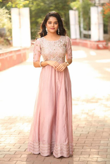 Riddhi Kumar cute image gallery in pink dress 