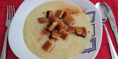 Crema suave de patata con picatostes