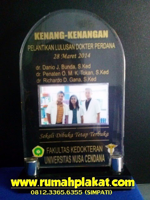 Desain Plakat Akrilik Terbaik, Untuk Pelantikan Dokter 