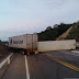 Tráiler vuelca en la autopista siglo XXI, deja incomunicados a cientos de vehículos