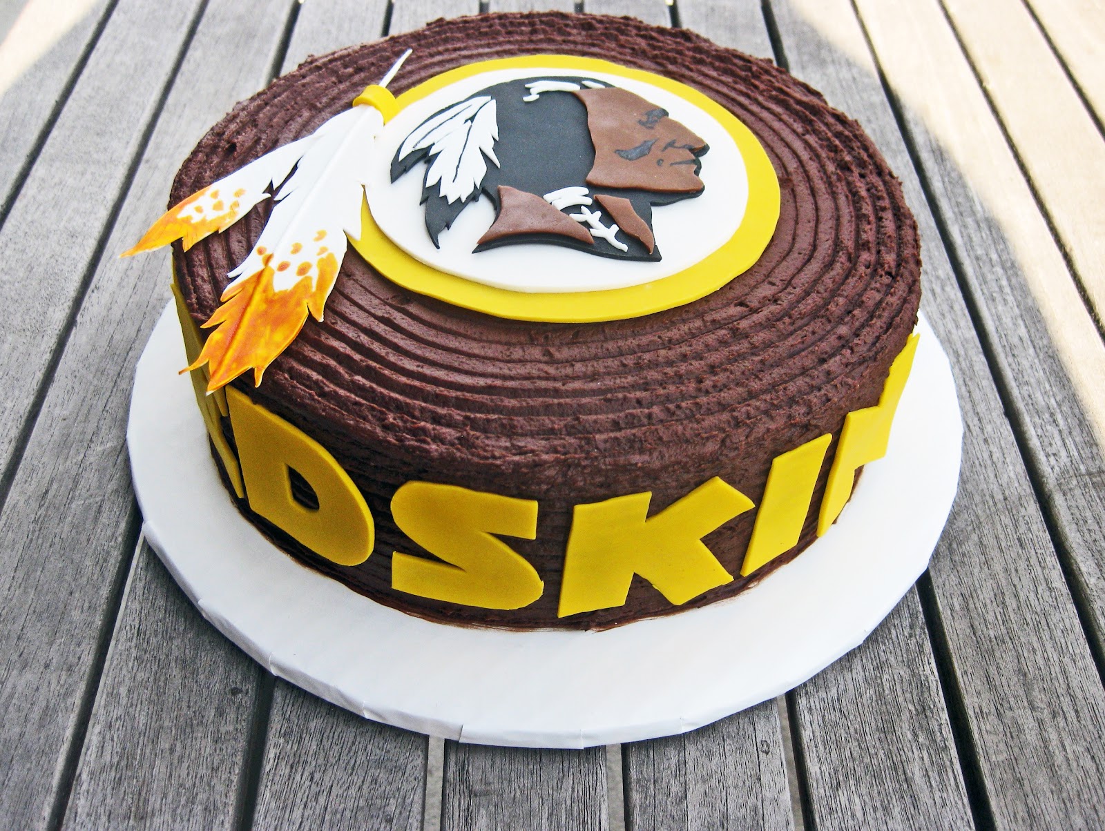 cool cupcake ideas Washington Redskins Cake