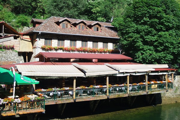 macédoine canyon matka hôtel