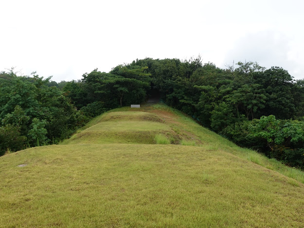 鳥取県西伯郡大山町妻木　鳥取県立むきばんだ史跡公園　首長の墓