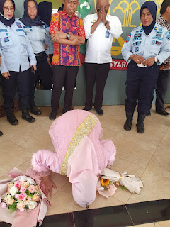 Terima SK Pembebasan Bersyarat, Dewi Yasin Limpo Sujud Syukur Saat Keluar Lapas Perempuan Kelas IIA