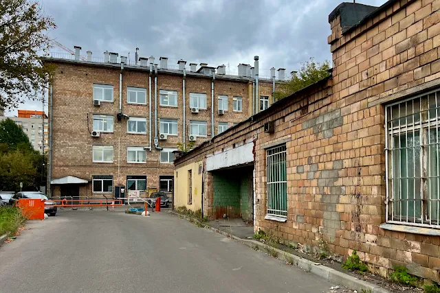 Красногвардейский бульвар, дворы
