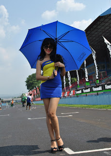 GELIAT SEXY UMBRELLA GIRL DI FINAL IRS 2013