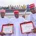 HOTUNA: Sanata Kwankwaso Kenan Yayin Da Yake Sanyawa Takardar Shaidar Lashe Zaben Abba Kabir Da Mataimakinsa Comrade Aminu Abdulsalam Albarka