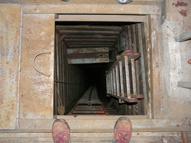 shaft pit cave picture